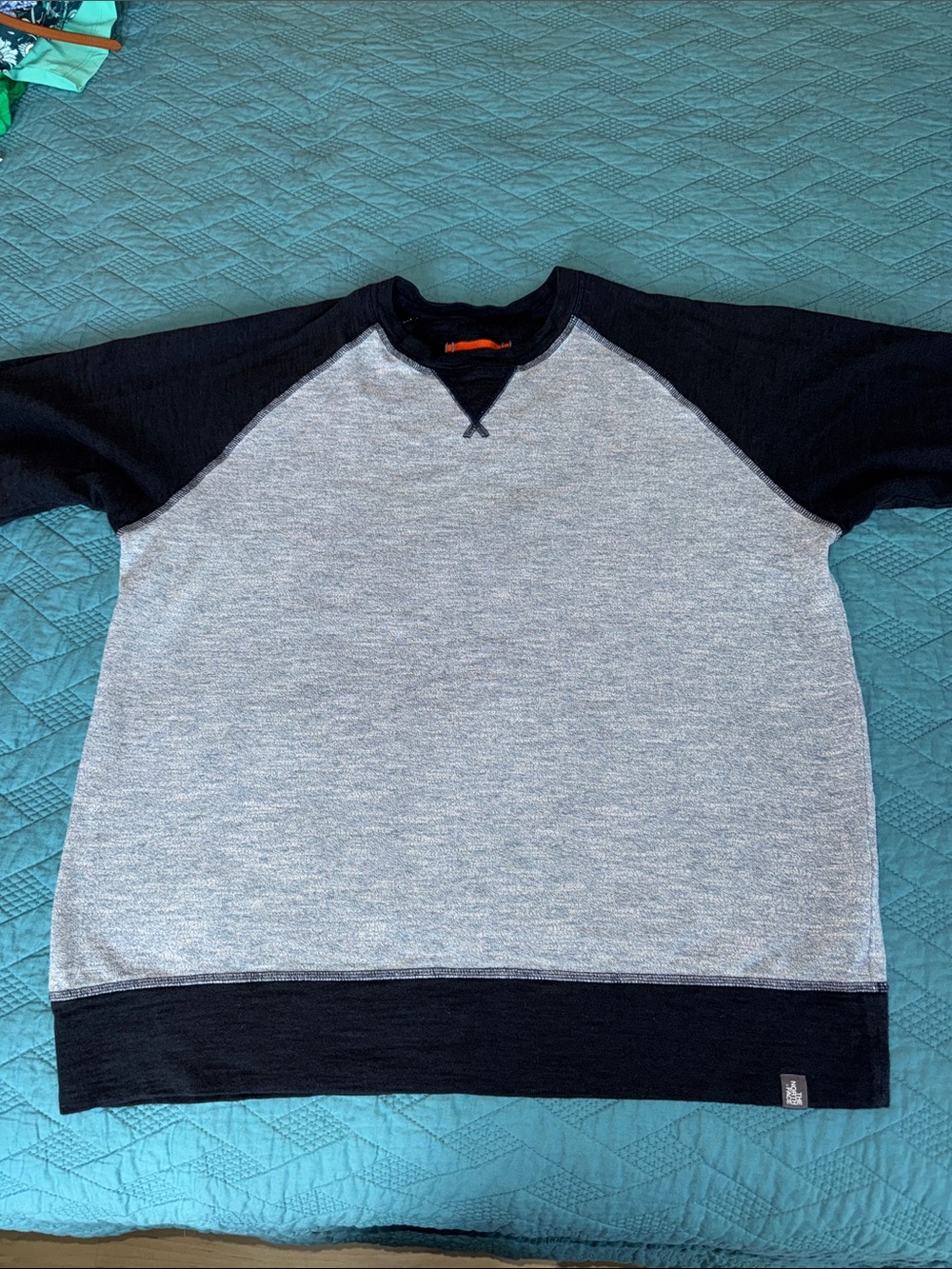 Men's Two-Tone Heather Gray & Black Raglan Lightweight Shirt